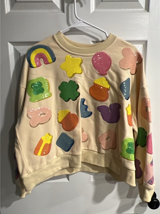 QUEEN OF SPARKLES Tops - QUEEN OF SPARKLES Cream Sweatshirt with Multicolor Puffy Appliqués